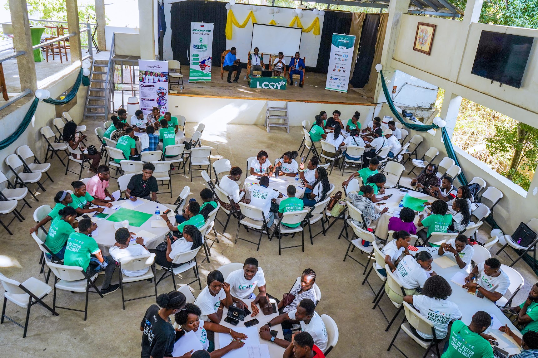 Membres et partenaires réunis dans un atelier collectif à LCOY Haïti 2026